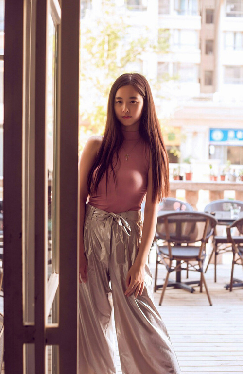 kaiyun官方网站-“简阳文体中心羽毛球赛事：技术高超选手争锋决胜”